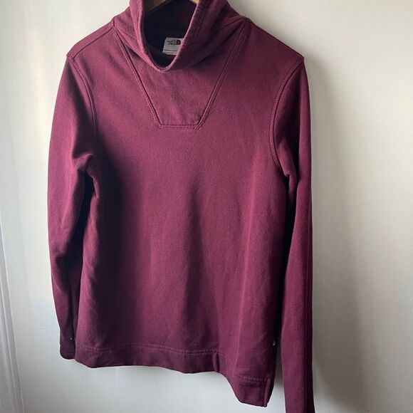THE North Face burgundy cowl neck hiking light weight sweater medium - Picture 3 of 9